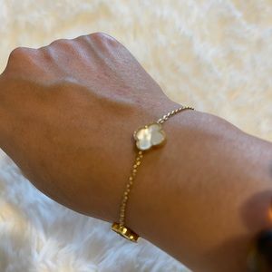 18k gold bracelet with mother pearl